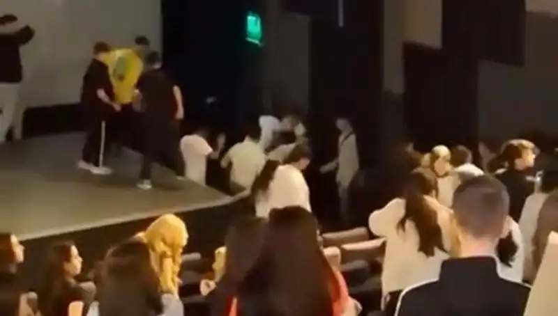 Rapçi Çakal’ın Konserinde Hayranlar Arasında Büyük Kavga: Neler Oldu?