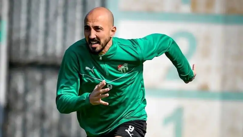 Milli Futbolcunun Yeni Durağı: 2. Lig'de Sürpriz Gelişme