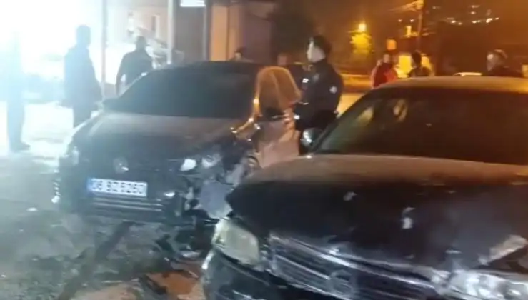 Çevirmeden Kaçmaya Çalışan Araç Kazaya Karıştı: Şoke Eden Görüntüler!