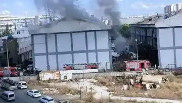Başakşehir Sanayi Sitesinde Kısa Sürede Büyüyen Yangın Paniği