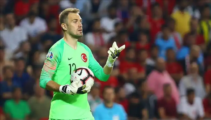 Milli Kaleci Mert Günok Futbolu Bırakacağı Yaşı Açıkladı: Hayranlarını Şaşırttı!
