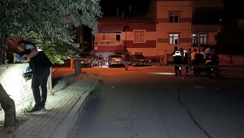 Karaman'da Kanlı Gece: Genç Adam Kız Arkadaşına Saldırdı, Şehir Şokta!