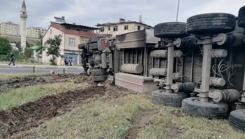 Erzurum'da Freni Boşalan TIR'ın Yol Açtığı Korkunç Kaza Sonrası Gözler Yolda