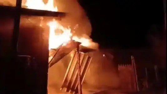 Karabük’te Fırtına Gibi Geçen Yangında İki Ev Kül Oldu!
