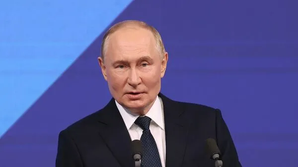 Putin, Rusya’daki Tüm Öğretmenlerin "Öğretmenler Günü"nü Kutladı