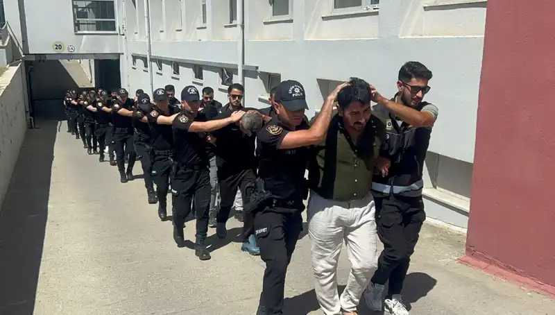 Adana'da 825 Kilo Eroin Ele Geçirildi: 16 Şüpheli Tutuklandı