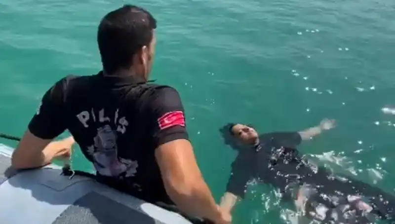 Baraj Gölüne Düşen Kadını Gemi Adamları Hayata Döndürdü!