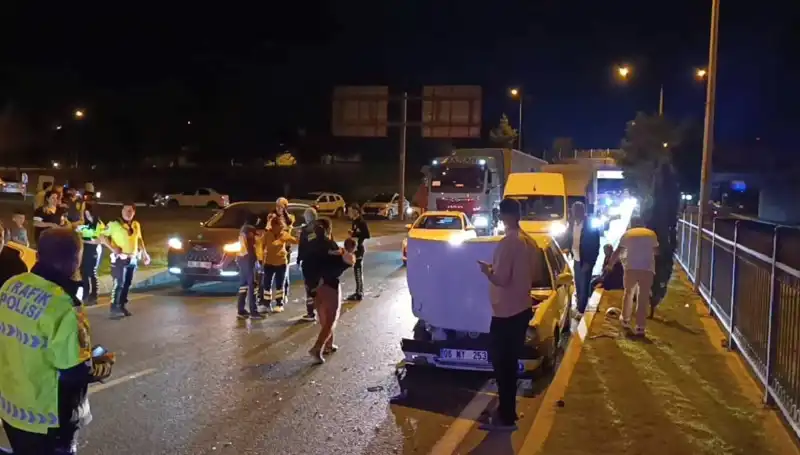 Otoyolda Kuralsız Geri Dönüş Faciası: İkisi Çocuk Dört Yaralı