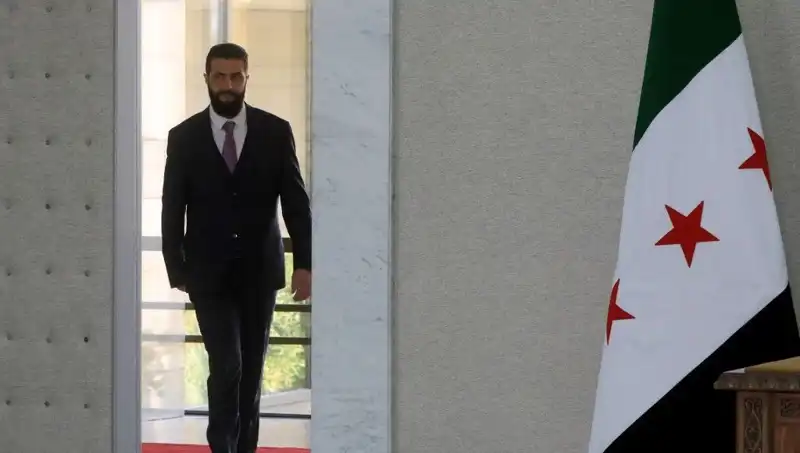 Fransa'dan Suriye'nin Yeniden İnşasına Yeni Destek: Şara-Macron Zirvesi