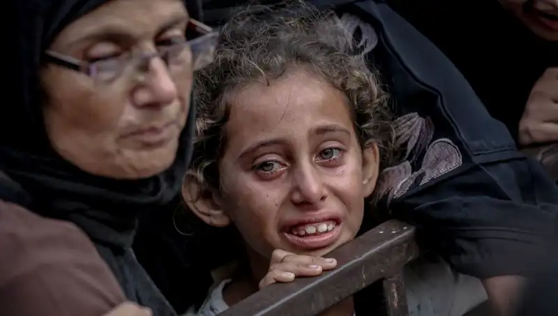 Gazze’de Açlık Savaşı: İsrailli Askerler Yemekleri Toprağa Gömüyor