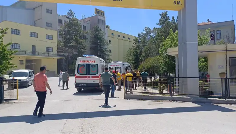 Çorum'daki Un Fabrikasında Şiddetli Patlama: 10 Yaralı, Durum Ciddi!