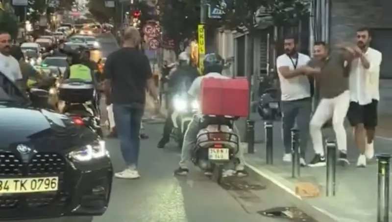 Nişantaşı’nda Sokak Ortasında Sopalı Kavga Şoku: Kadın Feci Tehdit Altında!