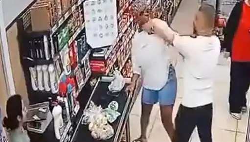 Market Kasa Sırasında Şok Olay: Bir Baba Kadına Saldırdı