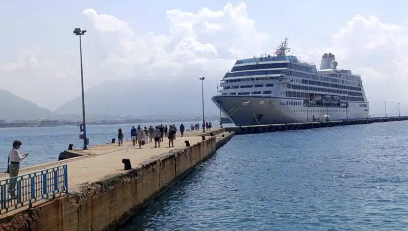 Alanya’nın Gözde Limanında ABD’li Turistlerin Coşkulu Karşılaması