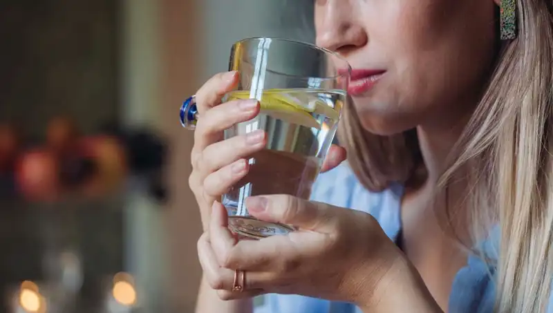 Aç Karnına 1 Litre Su İçmenin Faydaları ve Sağlık Üzerindeki Etkileri