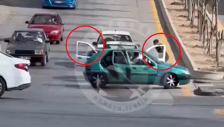 Trafikte Bıçak ve Kılıçlarla Saldırı: Olayın Detayları ve Gözaltılar