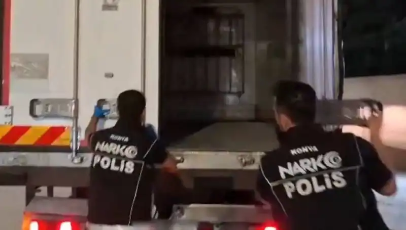 Konya’da Uyuşturucu Operasyonunda Dört Şahıs Yakalandı: Sıcak Gelişmeler!