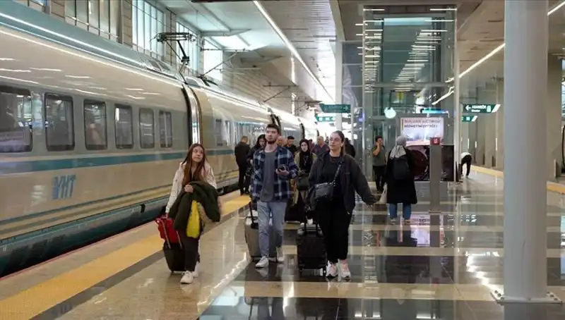 Yüksek Hızlı Trenlerde Ek Sefer Müjdesi: Yolcuları Eşsiz Bir Deneyim Bekliyor