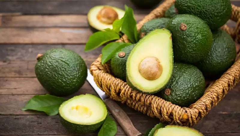 Avokado: Sağlıklı Bir Besin Mi, Yoksa Gizli Tehlikeler Mi Taşıyor?